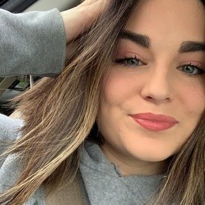 Meet your Posher, Monica